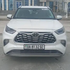 Toyota Highlander 2021