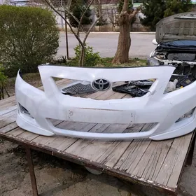 бампер от Toyota Corolla 140