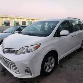 Toyota Sienna 2016