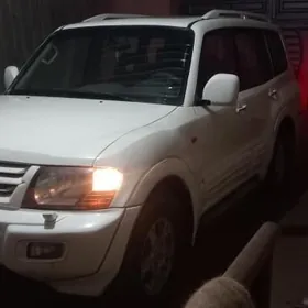 Mitsubishi Pajero 2001