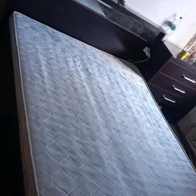 двухспальной и комод