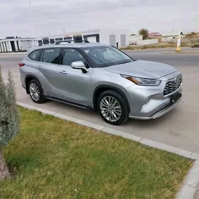 Toyota Highlander 2021