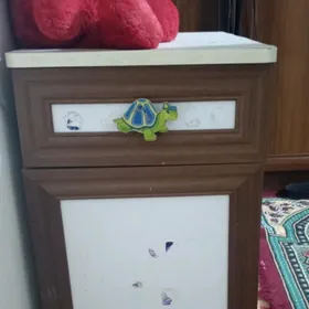 маленький шкафчик