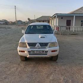 Mitsubishi L200 2004