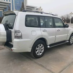 Mitsubishi Pajero 2013