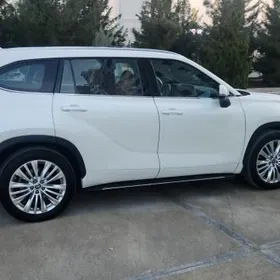 Toyota Highlander 2021