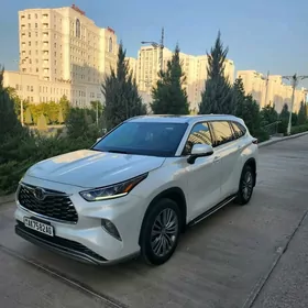 Toyota Highlander 2021