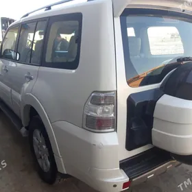 Mitsubishi Pajero 2013