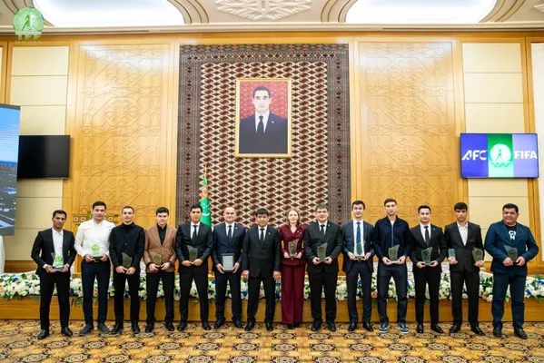 Türkmenistanyň Futbol federasiýasy geçen möwsümiň iň ökde oýunçylaryny we tälimçilerini yglan etdi