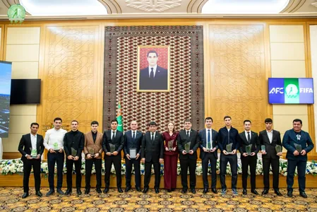 Türkmenistanyň Futbol federasiýasy geçen möwsümiň iň ökde oýunçylaryny we tälimçilerini yglan etdi