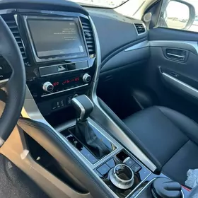 Mitsubishi Montero Sport 2025