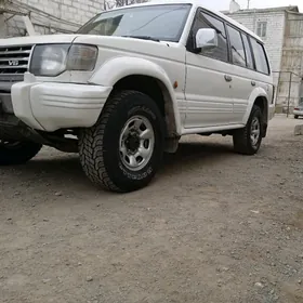 Mitsubishi Pajero 1992