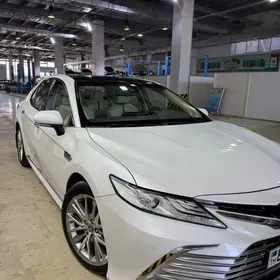Toyota Camry 2021