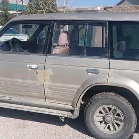 Mitsubishi Pajero 1993