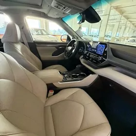 Toyota Highlander 2021