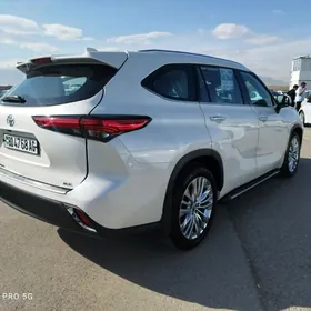 Toyota Highlander 2021