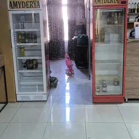 uly we kici witrina holodilnik