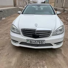 Mercedes-Benz S-Class 2005