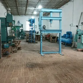 Tokarny frezirny stanok seh