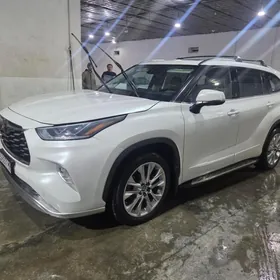 Toyota Highlander 2021