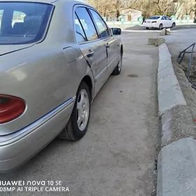 Mercedes-Benz E320 1996