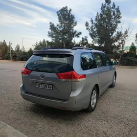 Toyota Sienna 2010