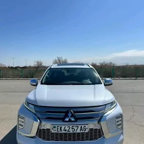 Mitsubishi Pajero 2020