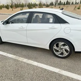 Hyundai Elantra 2025