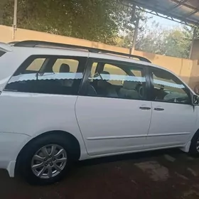 Toyota Sienna 2004