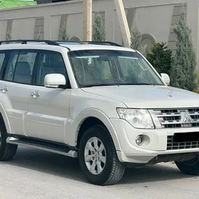 Mitsubishi Pajero 2014