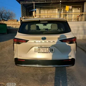 Toyota Sienna 2021