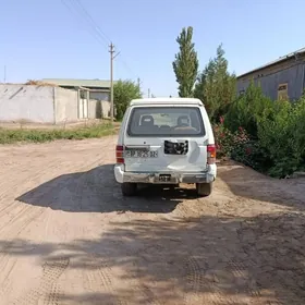 Mitsubishi Pajero 1994