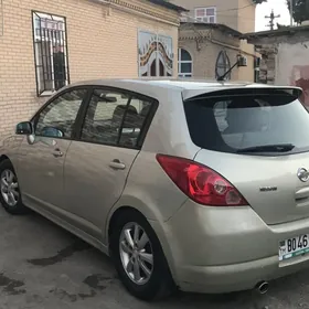 Nissan Tiida 2006