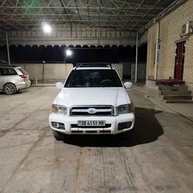 Nissan Pathfinder 2001
