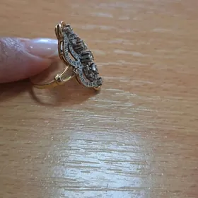 Brilýant gyzyl ýüzük