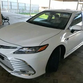 Toyota Camry 2021