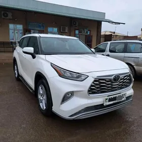 Toyota Highlander 2020