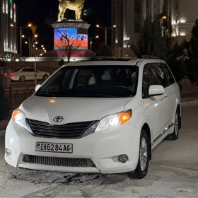 Toyota Sienna 2011