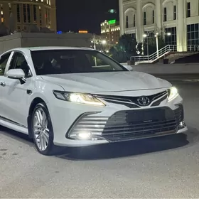 Toyota Camry Hybrid 2021