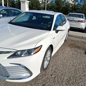 Toyota Camry Hybrid 2022