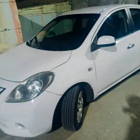 Nissan Versa 2012