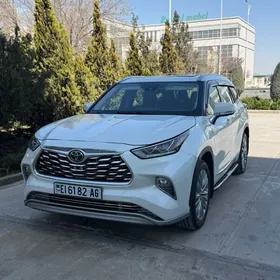 Toyota Highlander 2021