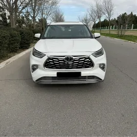 Toyota Highlander 2021