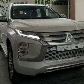 Mitsubishi Pajero 2020