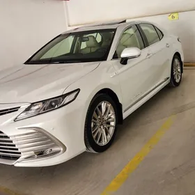 Toyota Camry Hybrid 2024