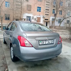 Nissan Versa 2012