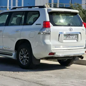 Toyota Land Cruiser Prado 2013