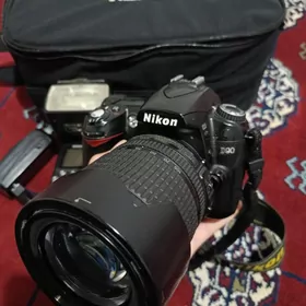 Nikon D90