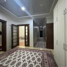 Moskowiski 12etaj 4kom 203m2