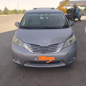Toyota Sienna 2011